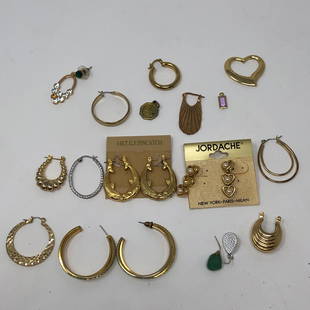 Mixed Bag Parts and Pieces Watchbands: Mixed Bag Parts Pieces Watchbands GOLD in here check THIS! Mismatched items and pieces, leather watchband strips, dig through this and go treasure huntingâ€¦ Approximate measurements: Mixed Bag