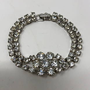 Glittery elegance 7" EIGHT stone center double row: Glittery elegance 7" EIGHT stone center double row braceletApproximate measurements: 7 inch total length, x 0.75 inches;Materials: Metal, clear stones;Condition: used, good;Shipping cost: $12.
