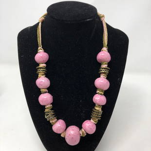 Pink Bold Berry Goldish Brassy Discs Festive Statement: Pink Bold Berry Goldish Brassy Discs Festive Statement clasp necklaceApproximate measurements: 19 inches total length, 7 inches around approx.;Materials: ceramic. Metal, stone, fabric;Condition: