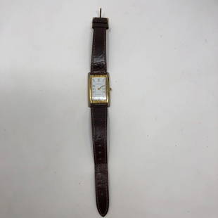 CARRIAGE QUARTZ Gold Watch Leather band 377 BA CELL: CARRIAGE QUARTZ Gold Watch Leather band 377 BA CELL Base metal BezelApproximate measurements: 9 inches total length, 1.0 x 1.5 inches watch;Materials: glass, metal, leather;Condition: used,
