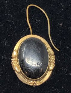 Oval OnyxlikeStone ornate goldtone framed wired pin: Oval OnyxlikeStone ornate goldtone framed wired pinApproximate measurements: 1.0 x 0.75 inch;Materials: stone/metal;Condition: used, good;Shipping cost: $12. Different rate to California, Alaska,