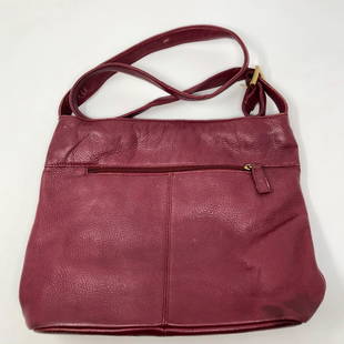 STONE MOUNTAIN burgundy crossbody, 1974222 Circle Deign: STONE MOUNTAIN burgundy crossbody, 1974222 Circle Deign mark, Reg. Approximate measurements: 12 x 10 x 4 INCHES, strap 31 inches;Materials: fabric, leathery material, ;Condition: used,