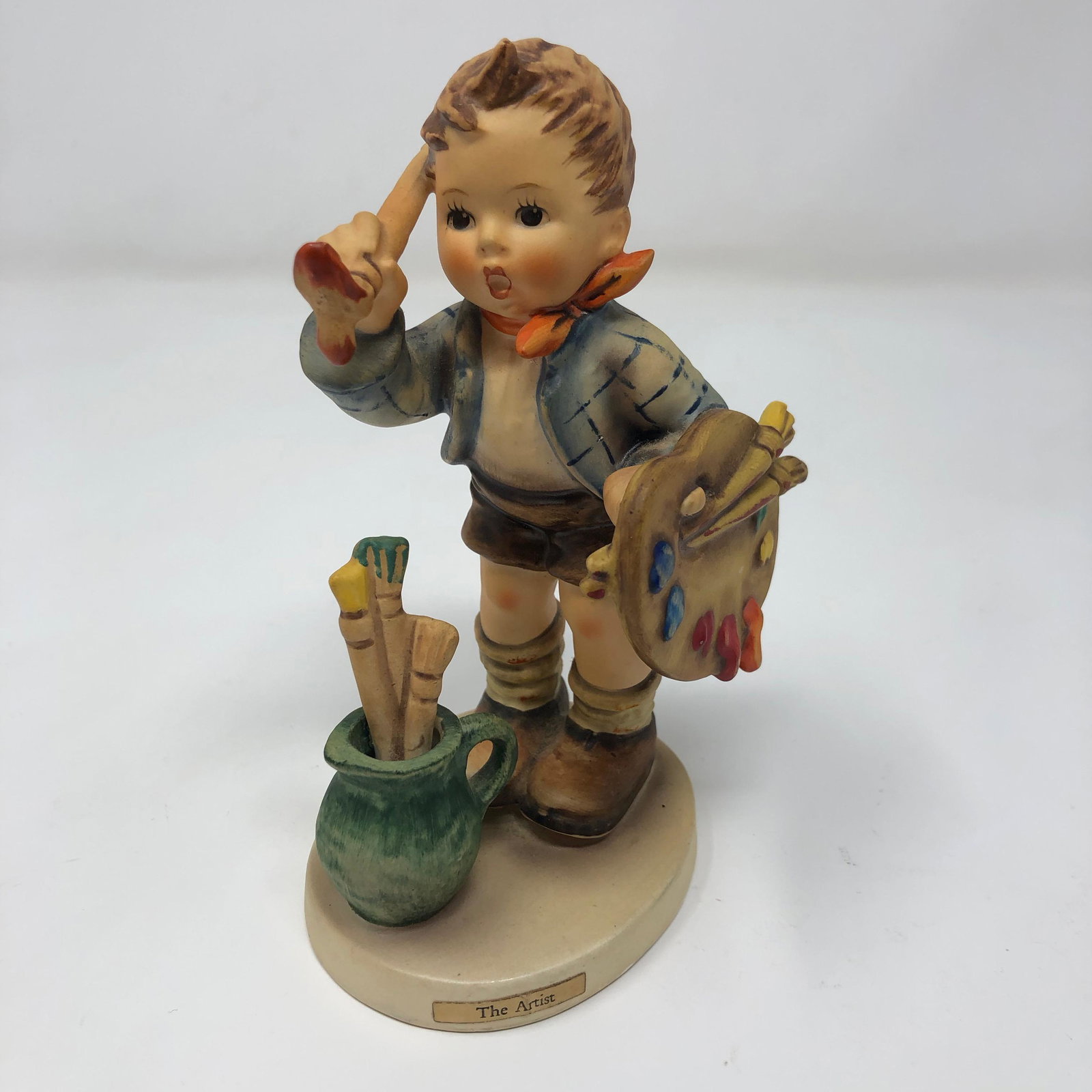 Hummel 304 'The Artist' TMK 4 1953: Description: Hummel 304 'The Artist' TMK 4 1953. Measurements: 5.5 H * 3 W * 2.5 D. Material: Porcelain. Note: Some Crazing on base.