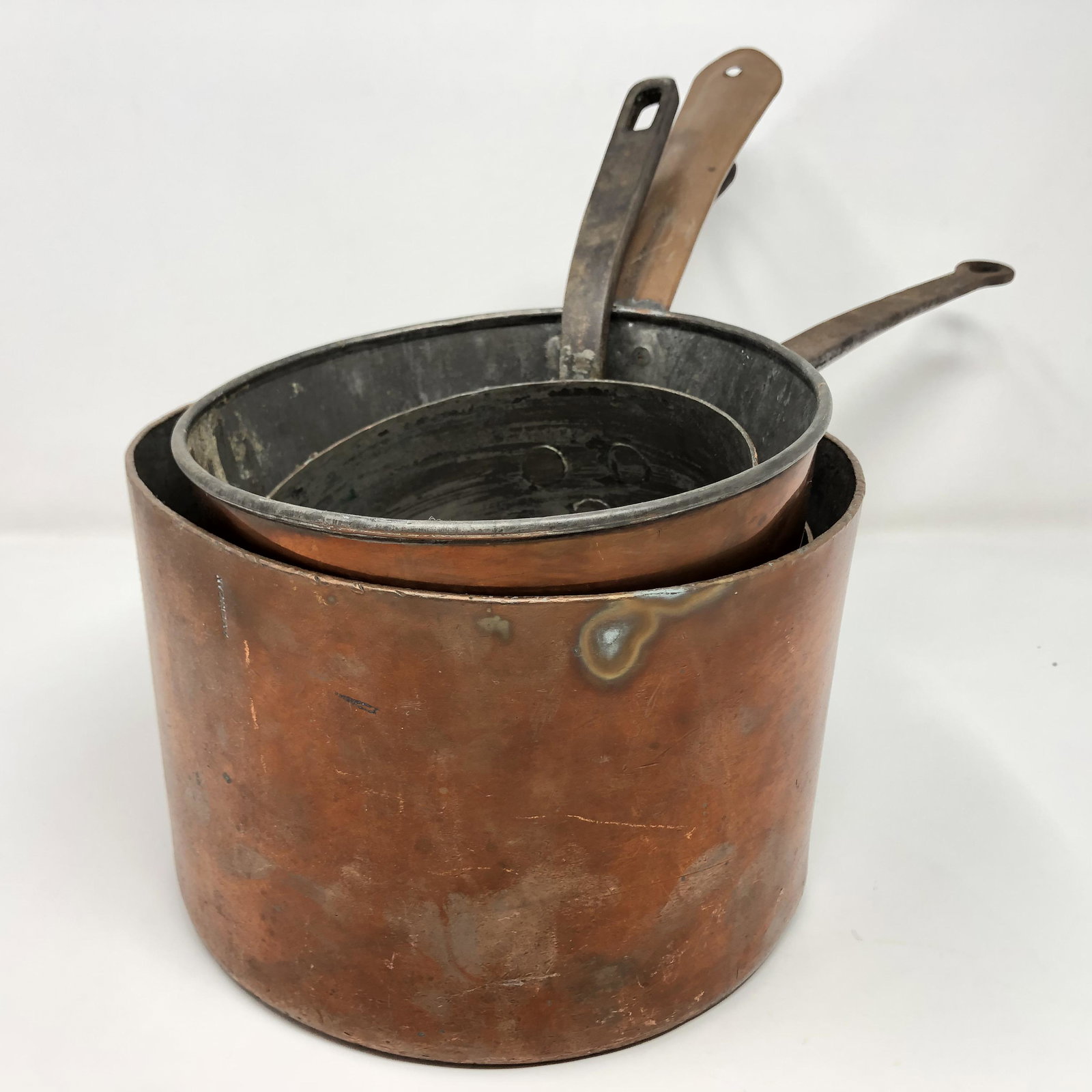 Four assorted French copper pots with extended handle/ (1 of 14)