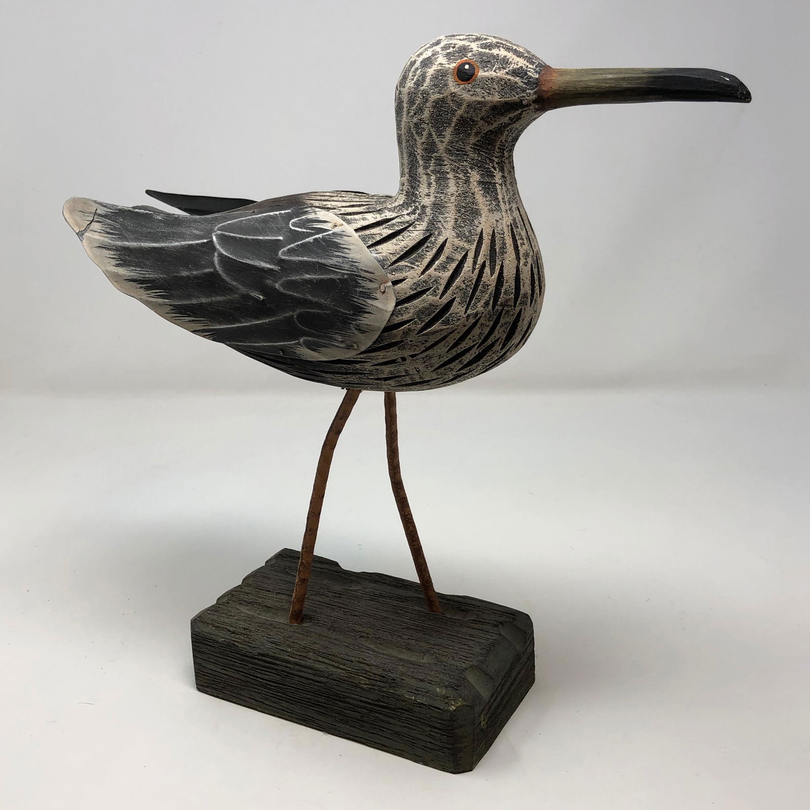 Lifelike SEAGULL on stand FITZ and FLOYD: Lifelike SEAGULL on stand FITZ and FLOYD Approximate measurements: 11 x 11.5 x 3.5 inchesMaterials: resin, wood, metalShipping cost: $17. Different rate to California, Alaska, Hawaii and all Internati