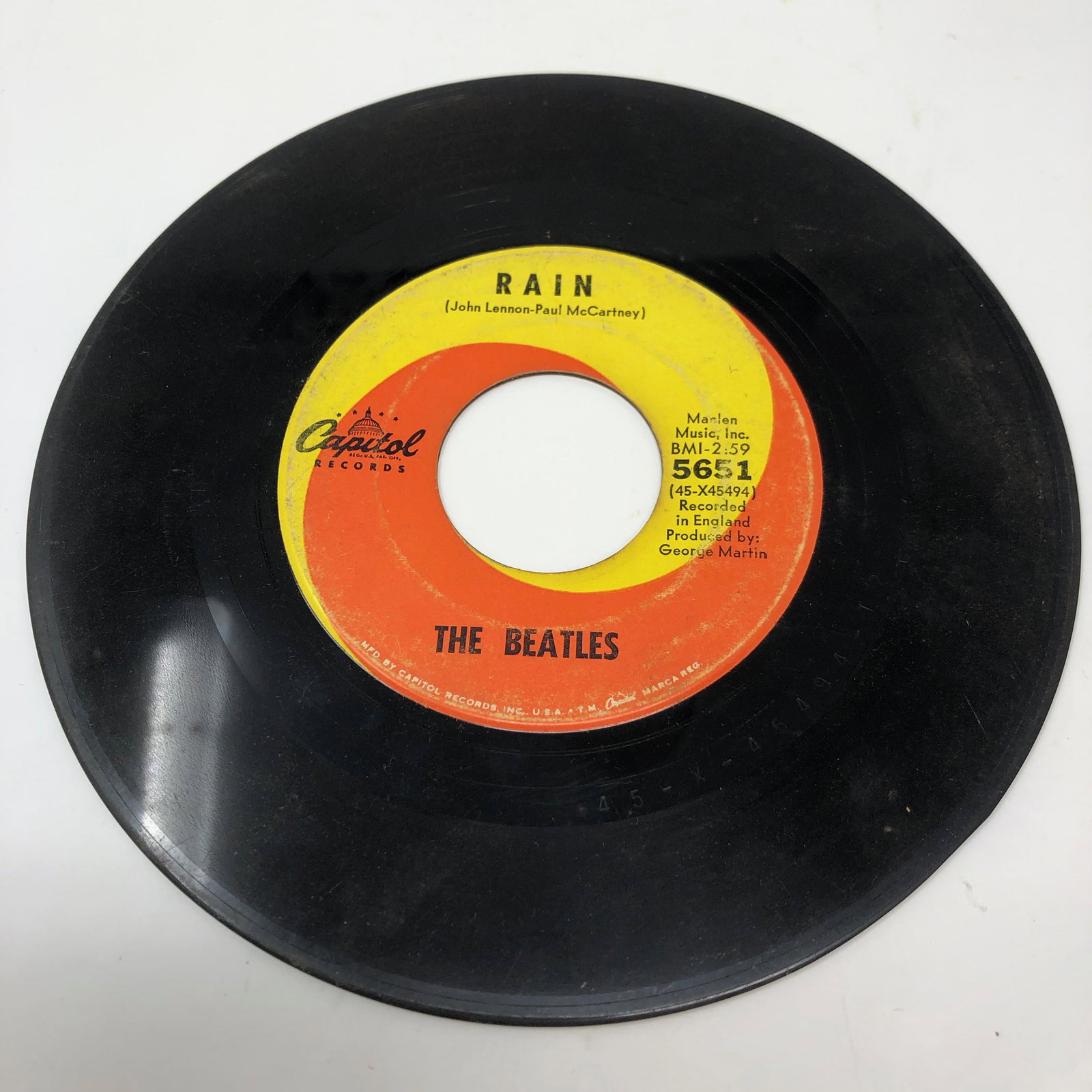 BEATLES CAPITOL RECORDS VINYL 45 / PAPERBACK WRITER /: BEATLES CAPITOL RECORDS VINYL 45 / PAPERBACK WRITER / RAINApproximate measurements: 7 inches round Materials: vinyl, paperShipping cost: $7. Different rate to California, Alaska, Hawaii and all Intern