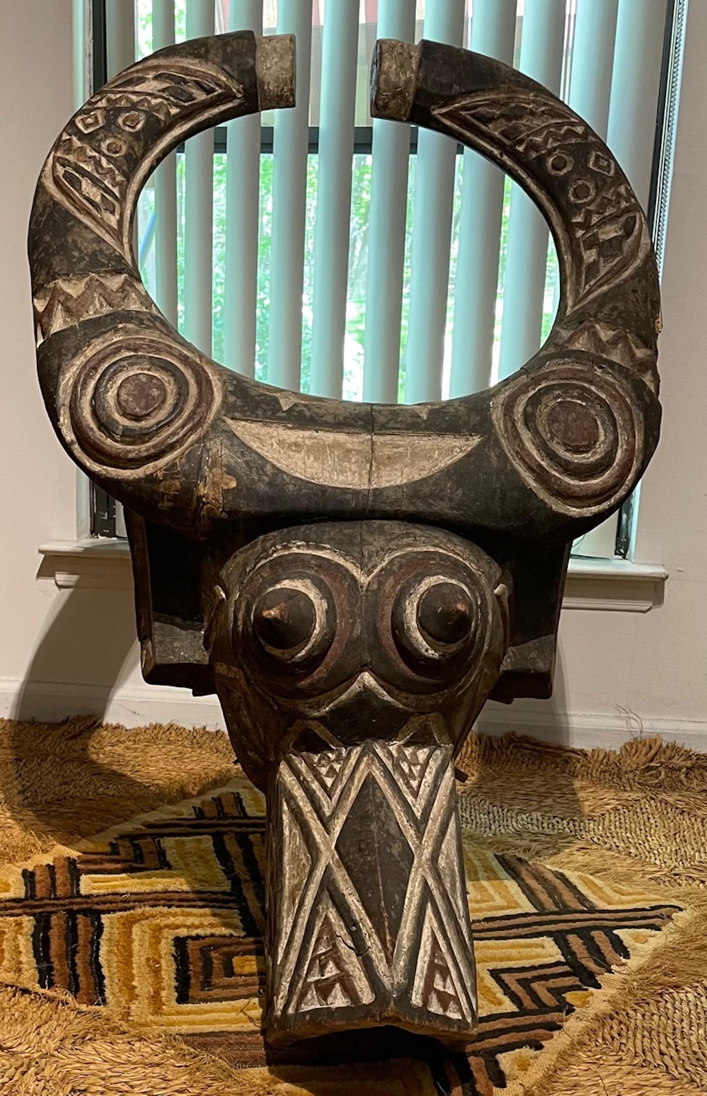 Oversize 1930s GURINSI mask from Burkina Faso (1 of 4)