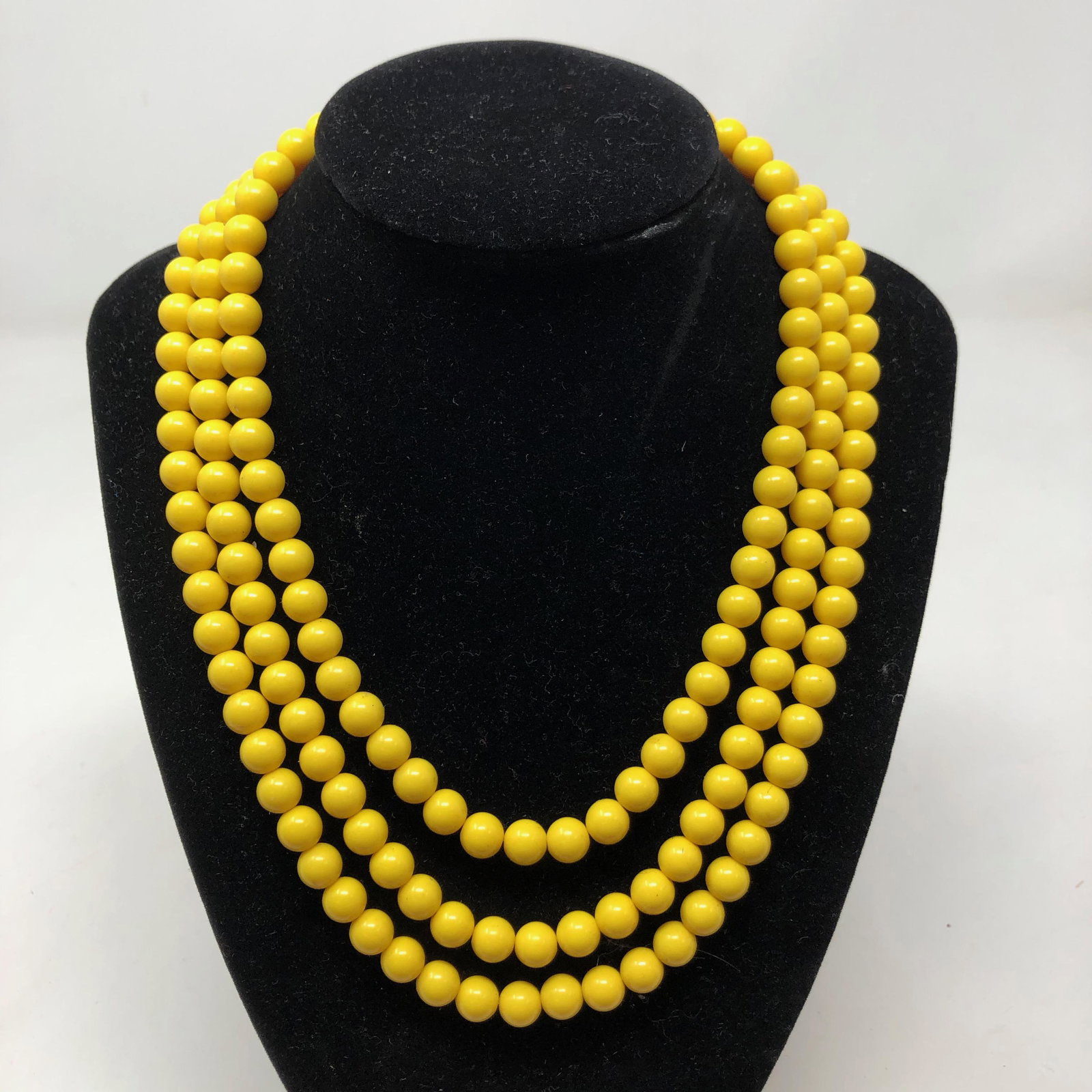 Say YES #2 YELLOW beads 54 in YARD and a HALF of YELLOW: Say YES #2 YELLOW beads 54 in YARD and a HALF of YELLOW BEADS!Approximate measurements: 54 INCH total length;Materials: Yellow beads;Condition: used, good;Shipping cost: $12. Different rate to Califor