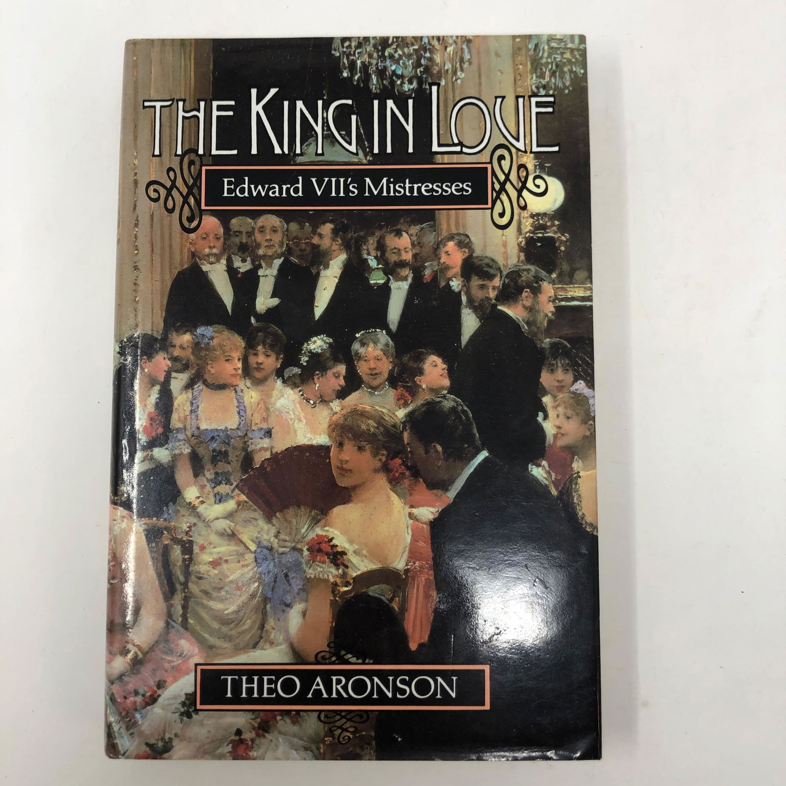 The King in Love, Theo Aronson, JOHN MURRAY, hardcover: The King in Love, Theo Aronson, JOHN MURRAY, hardcover with dustjacket, 1988 1st edition. Approximate measurements: 9.5 x 6 x 1 inches ; Materials: paper; Condition: used, good; Shipping cost: $12. Di