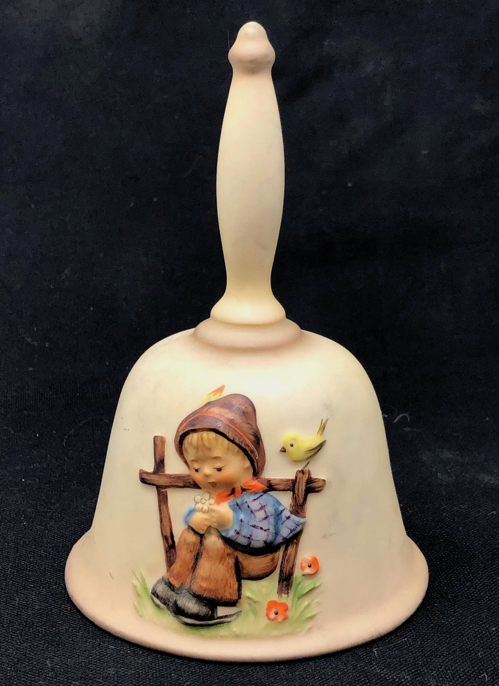 Goebel HUM 704 TMK 6 1982 Fifth Annual Bell She Loves: Description: Hummel Goebel HUM 704 TMK 6 1982 Fifth Annual Bell She Loves Me She Me Loves Not.Measurement approximate: 6 H X 4 W X 3 D.Material: Porcelain, Metal.