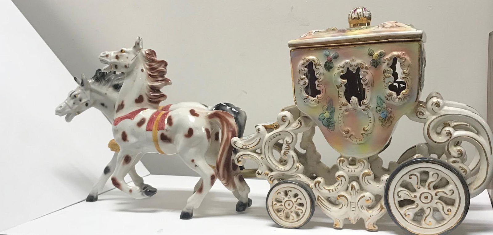 Capodimonte Horse carriage lamp/ Detached Ã¢Â€Â“ Horse (1 of 4)