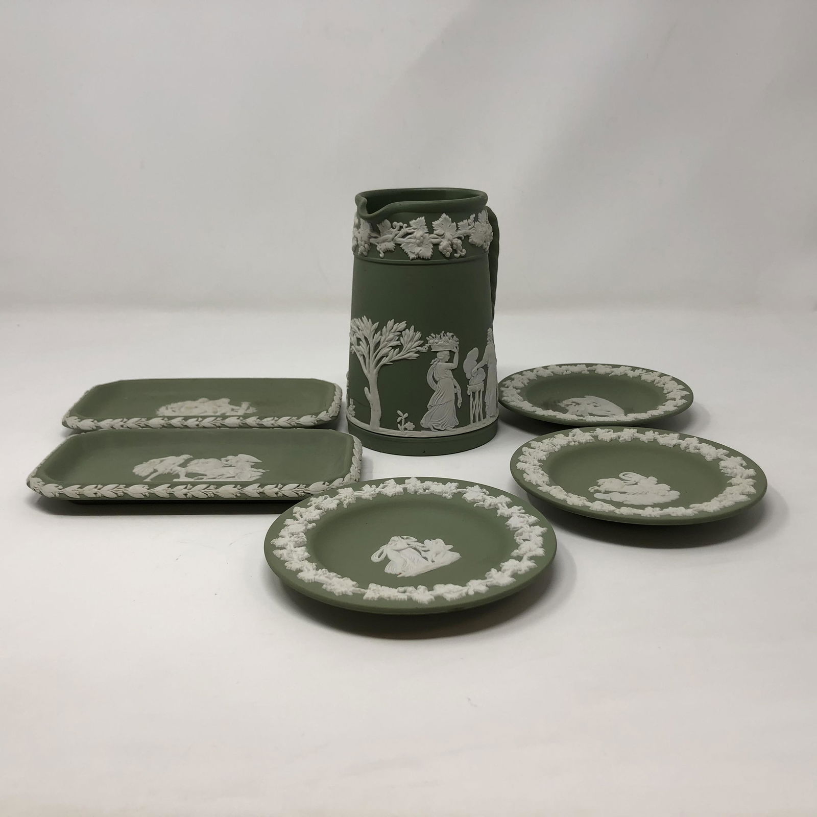 Remarkable Green Wedgewood Jug / Bread butter tray/ (1 of 10)
