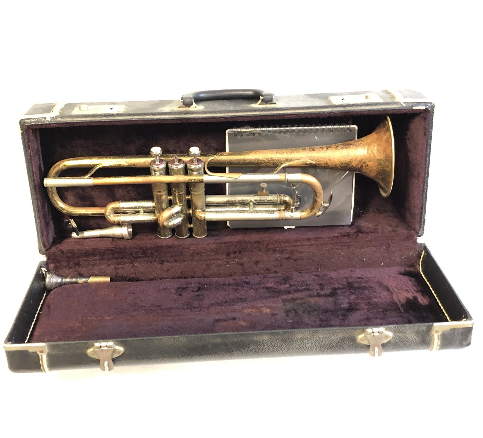 vintage REVERE TRUMPET hard plush case w 2 mouthpieces: vintage REVERE TRUMPET hard plush case w 2 mouthpieces PLASTI-FOLIO, OLD 8 3? Mouthpiece, VINCENT BACH CORP 7C mouthpiece Approximate measurements: 19 inches 6 inches trumpet total length, 22 x 6 inch