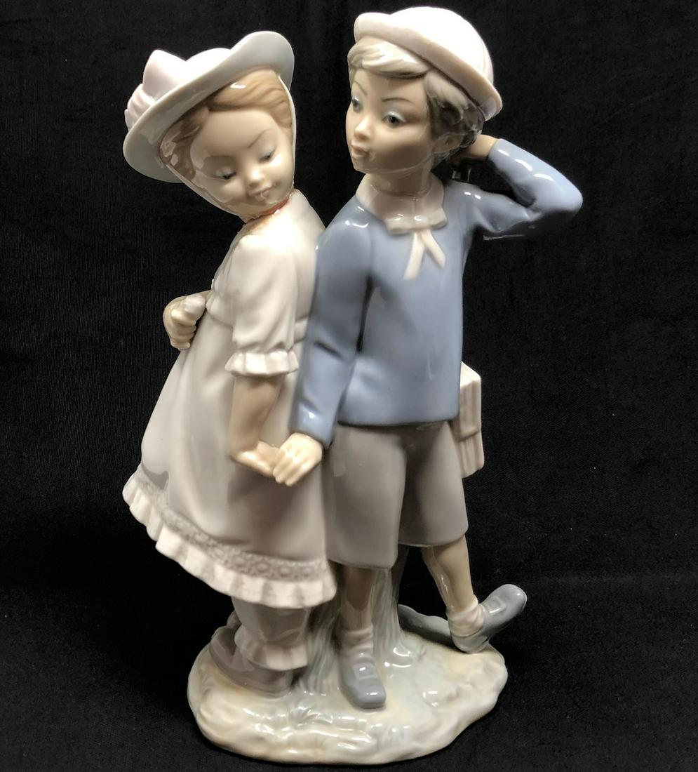 Lladro 1127 Puppy Love Girl & Boy Holding Hands (1 of 4)