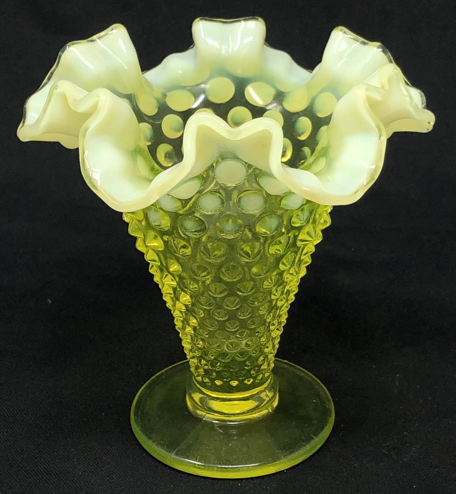 HOBNAIL Fenton 6 Flute Uranium Vaseline Vase Milkywhite (1 of 4)