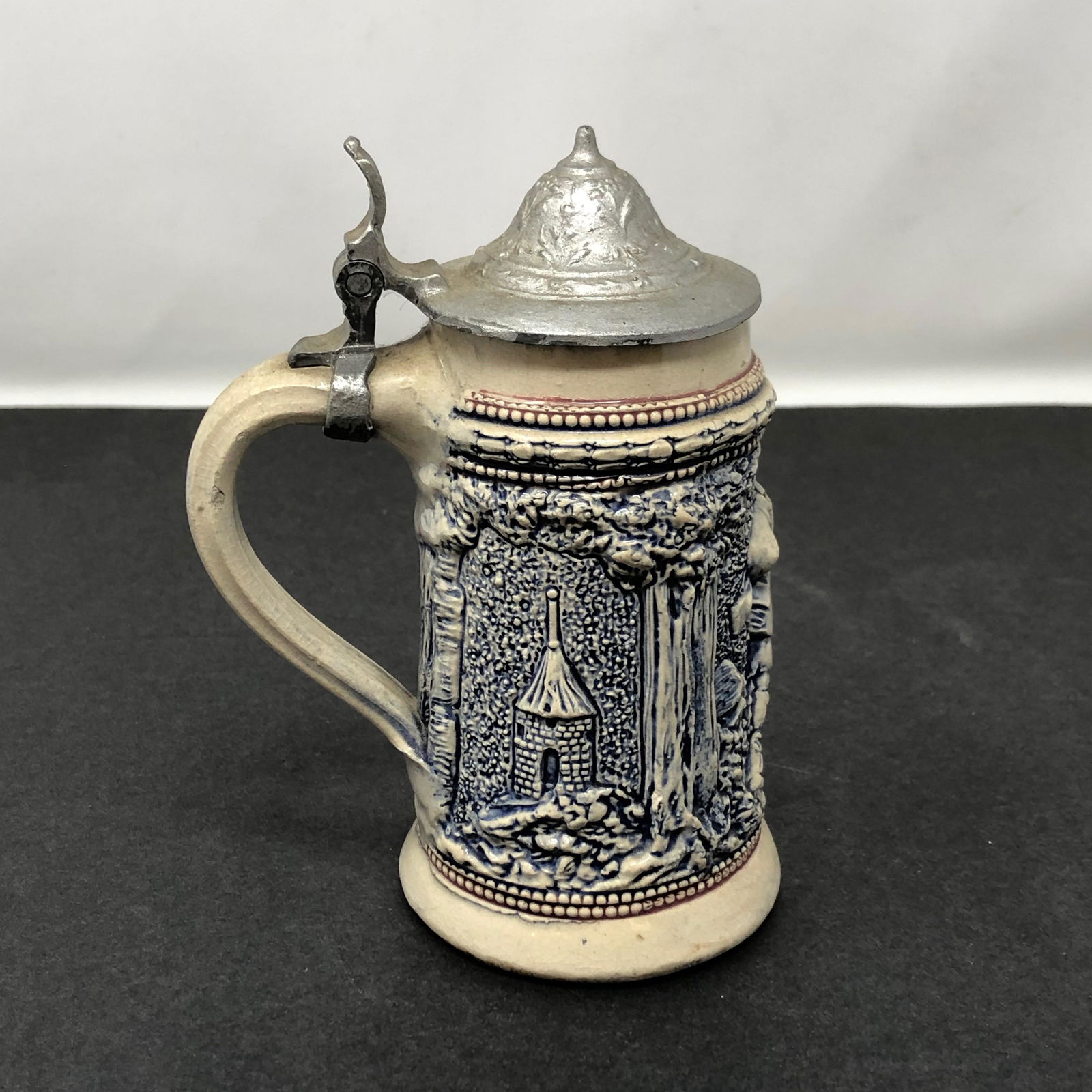 Courting Scene GERMANY w pewter lid (1 of 6)