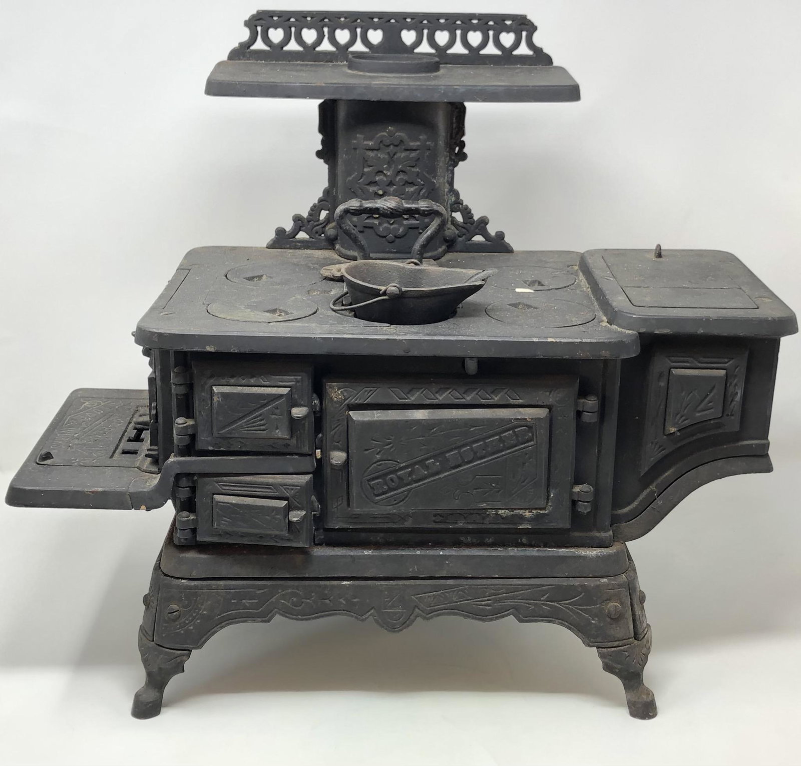 ROYAL ESTHER Antique Cast Iron Toy Stove (1 of 5)