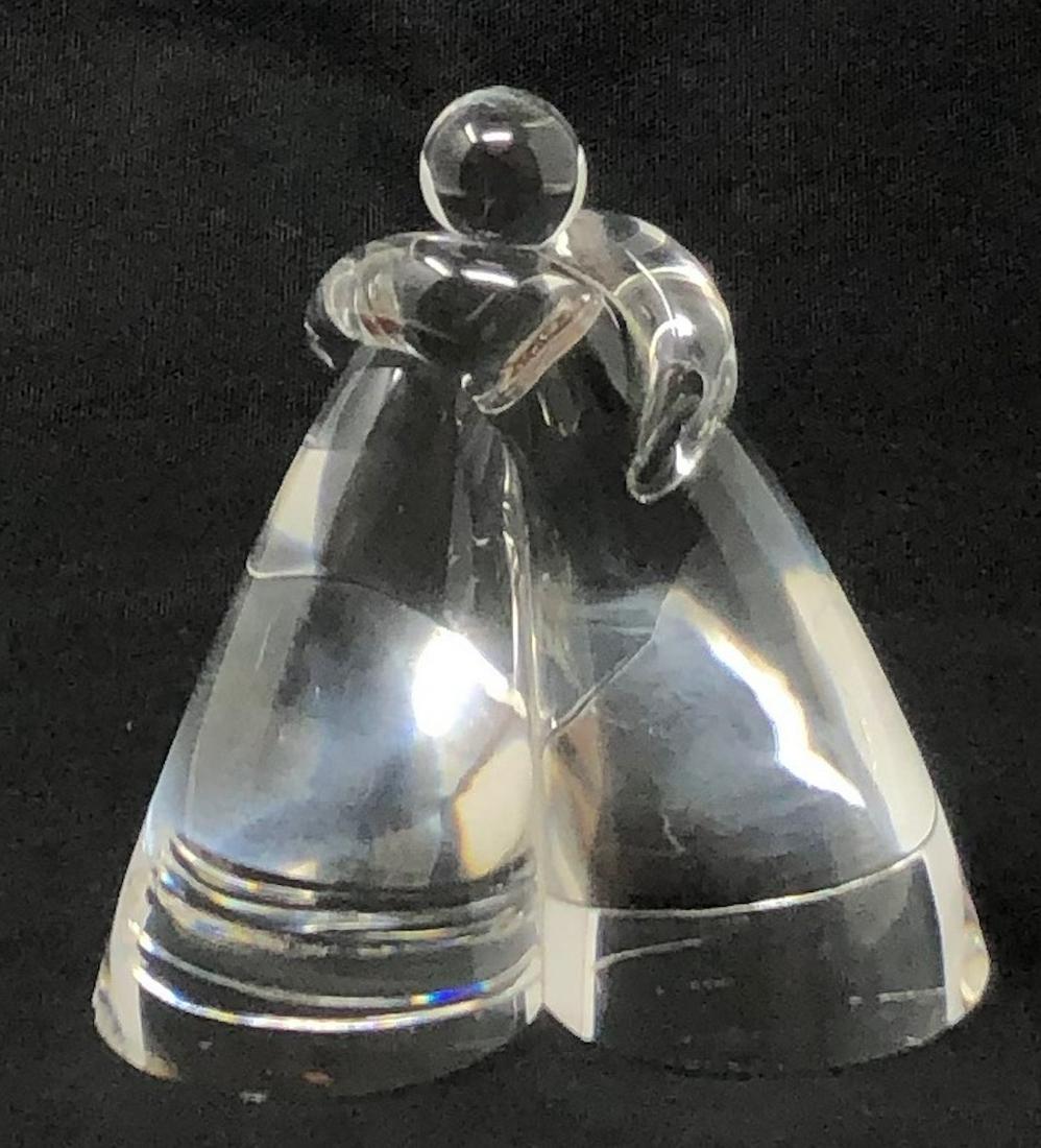 STEUBEN CRYSTAL LOVE "KISS/HUG" paperweight: STEUBEN CRYSTAL LOVE "KISS/HUG" paperweight Approximate measurements: 4.5 x 4.5 x 2.25 inches Materials: Glass, crystalShipping cost: $15. Different rate to California, Alaska, Hawaii and all Internat