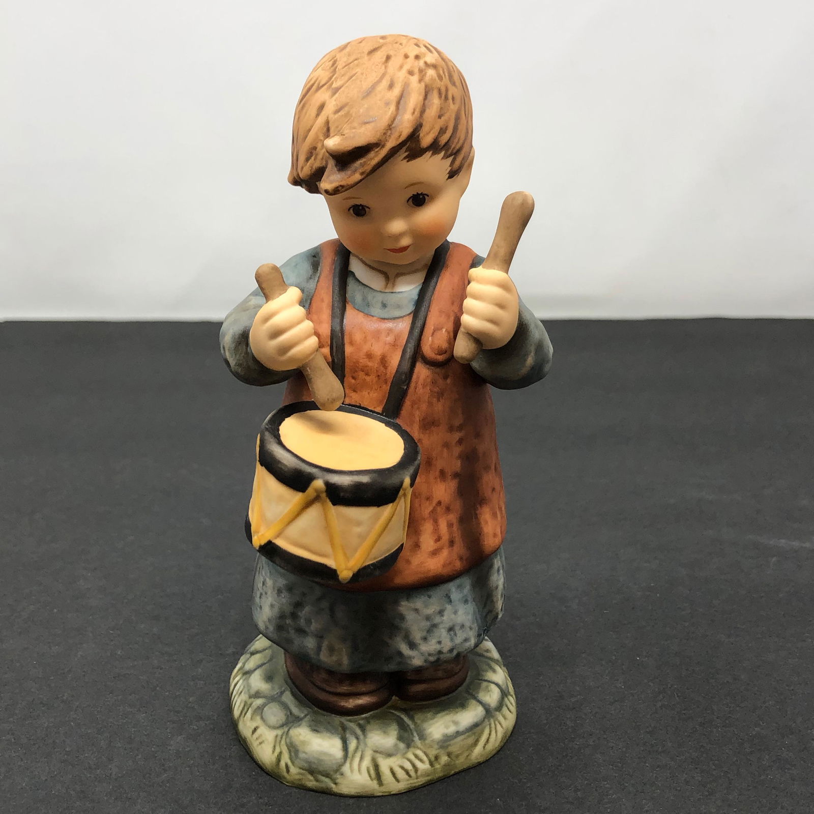 Berta Goebel Hummel BH53 Drummer Boy.: Description: Berta Goebel Hummel BH53 Drummer Boy. Approximate measurements: 5.75 H X 2 L X 2.5 W. Materials: Porcelain. Shipping cost: $15. Different rate to California, Alaska, Hawaii and all intern
