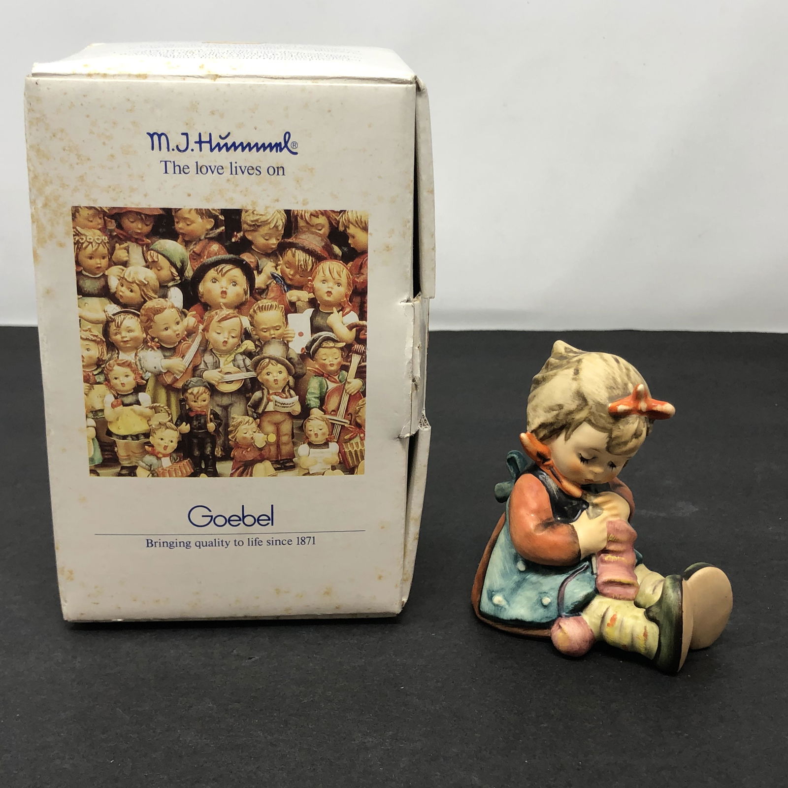 Hummel Goebel 432 Knit One&comma Purl One TMK 7.: Description: Hummel Goebel 432 Knit One&comma Purl One TMK 7.Note: Item in original box. Item is signed.Approximate measurements: 3 H X 1.5 W X 2.5 L Materials: Porcelain. Shipping cost: $15. Differen