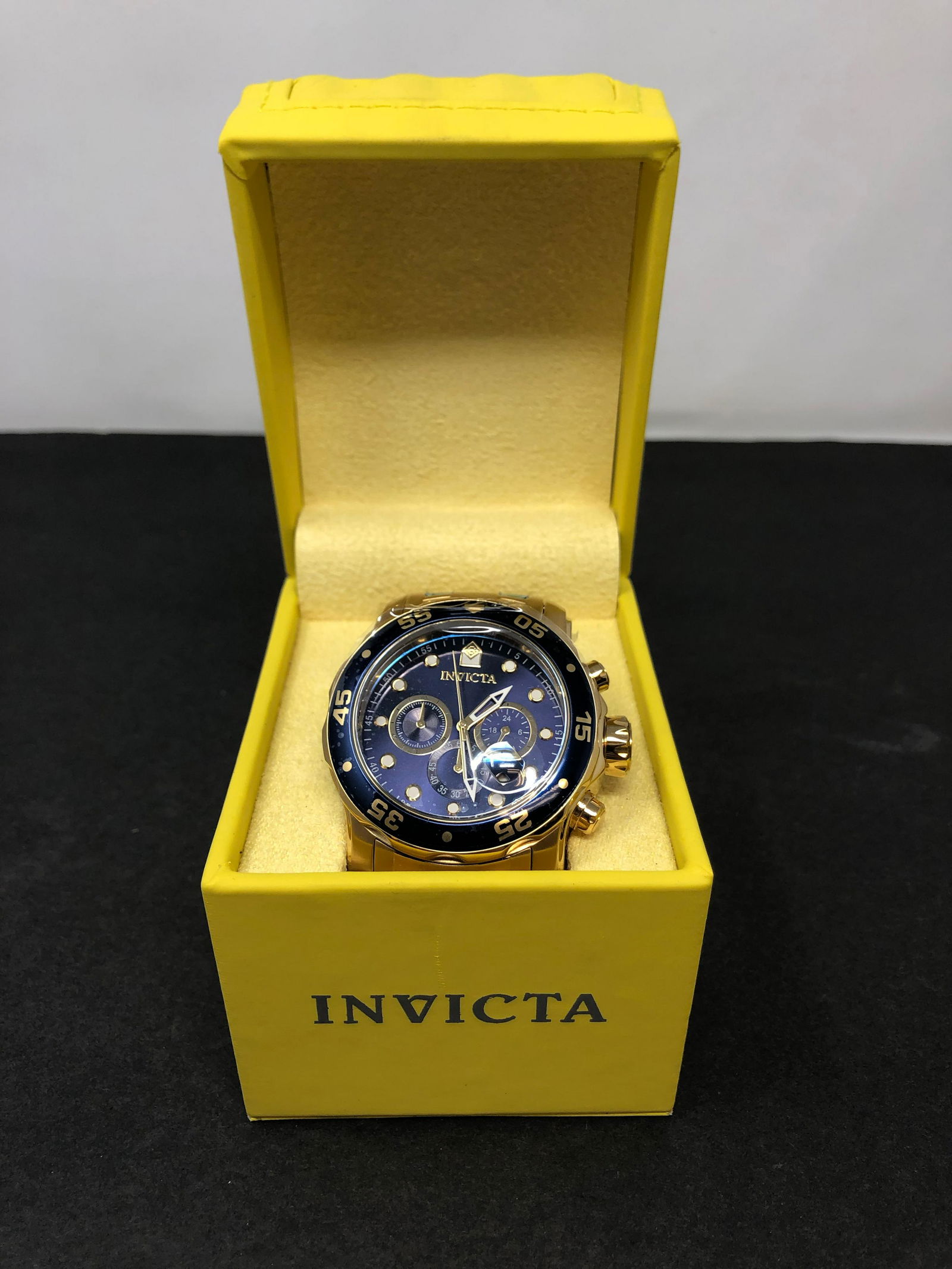 INVICTA Pro Diver Watch New in box tags TRITNITE 200m: Description: INVICTA Pro Diver Watch New in box tags TRITNITE 200mApproximate measurements: 2 inch diameter face, band 8 inches, case: 4 x 3.75 x 3.75 inches Materials: Gold toned metal, crystal glass