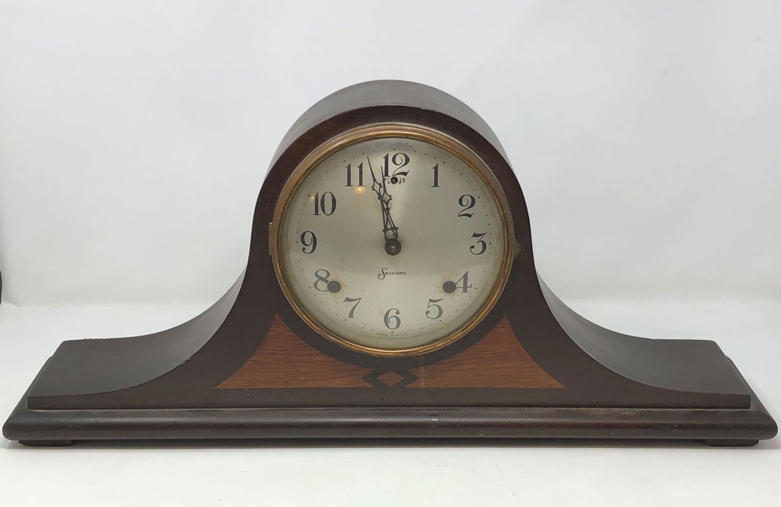 Vintage BERKELEY SESSIONS 8 Day Mantle Clock: Description: Vintage BERKELEY SESSIONS 8 Day Mantle Clock Approximate measurements: 22 x 9.5 x 5 inches Materials: Wood, glass, metal Shipping cost: $35. Different rate to California, Alaska, Hawaii a