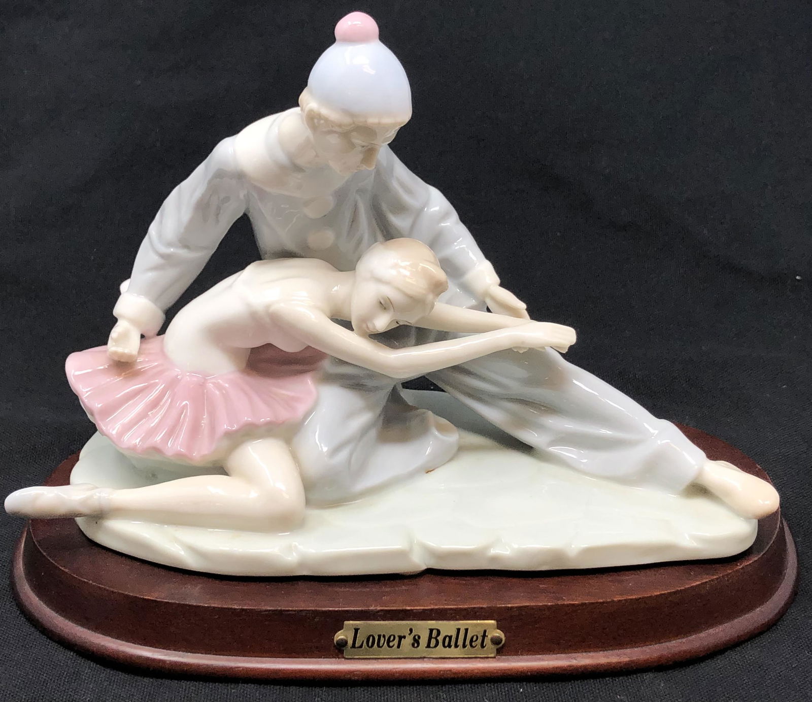 KPM LOVERS BALLET Porcelain Statue on Wood Base: Description: KPM LOVERS BALLET Porcelain Statue on Wood Base, FLAMBRO Gold Seal on base bottom, Bottom of statue KPM CROWN. Approximate measurements: 9 x 5.5 x 6.75 inches Materials: Porcelain. Shippi
