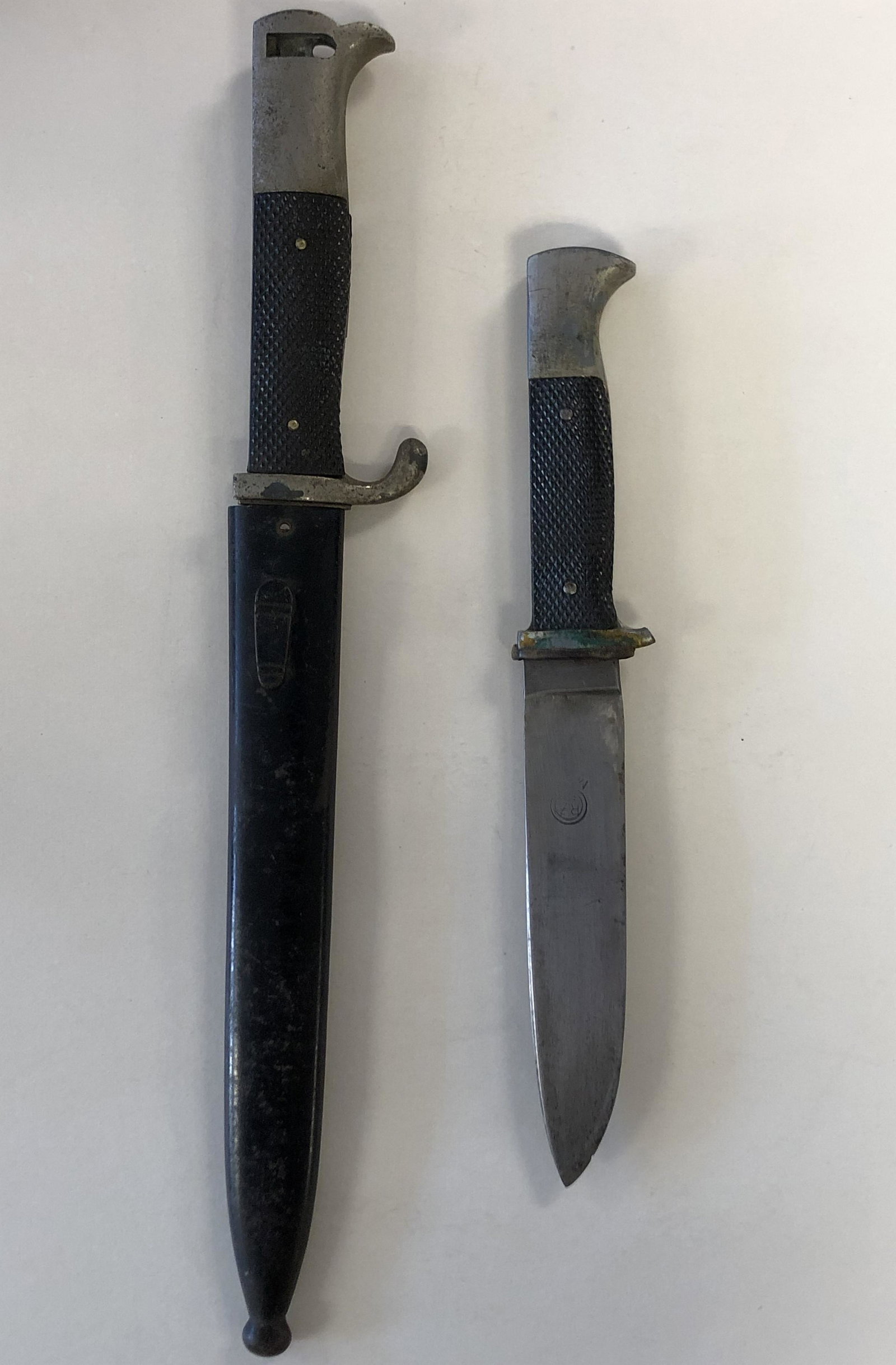 Two Handyman WW2 Military daggers: Two handyman WW2 Military daggers Measurement approx.: Dagger with scabbard 14”L/Dagger without scabbard/ 10”L Material: Metal