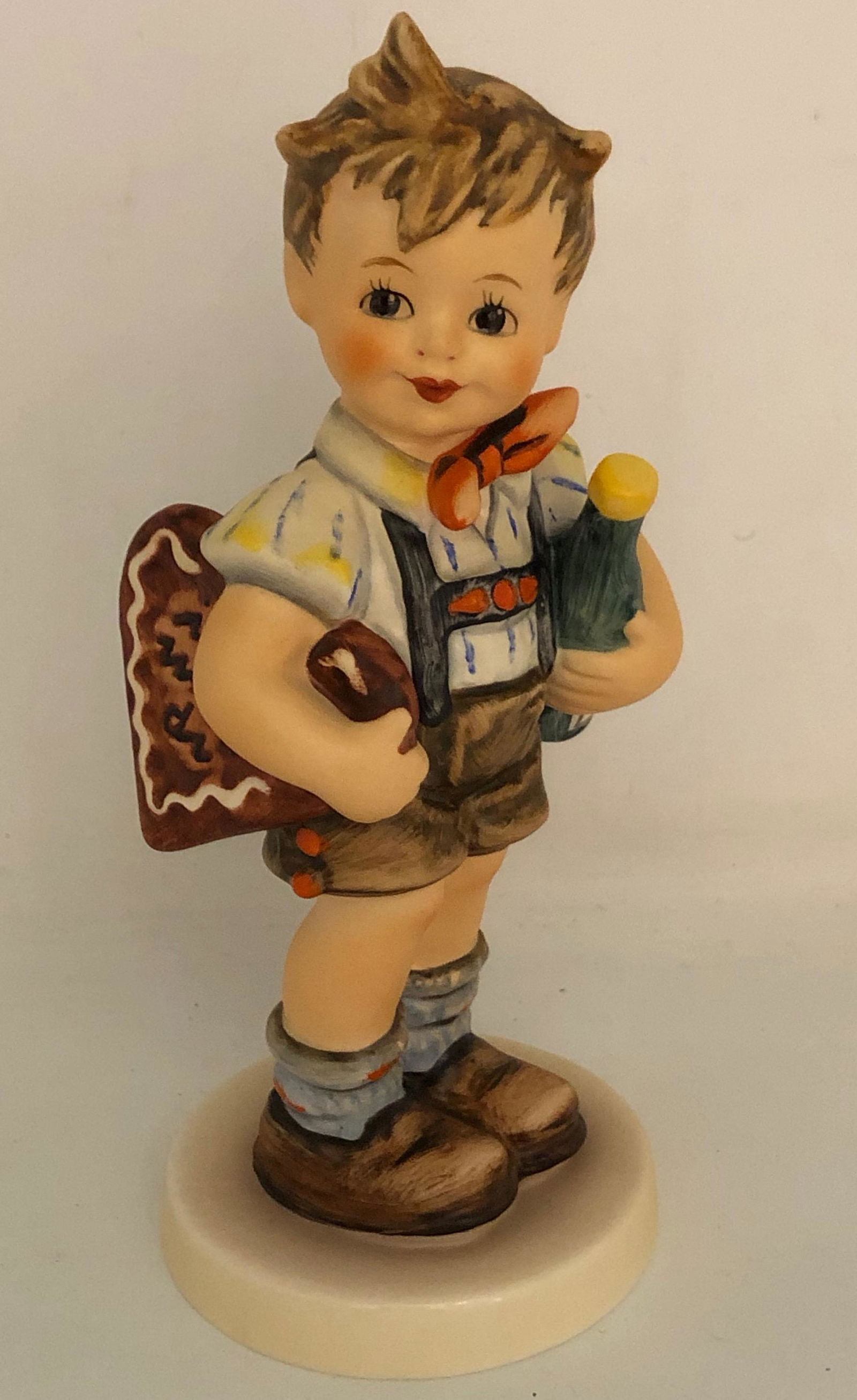 HUMMEL GOEBEL 399/1979 signed '80 Exclusive Special Edition No 4: Description: HUMMEL GOEBEL 399/1979 signed '80 Exclusive Special Edition No 4 , see bottom for markings. Approximate . Measurements: 6 x 3 x 2.5 inches. Materials: porcelain.