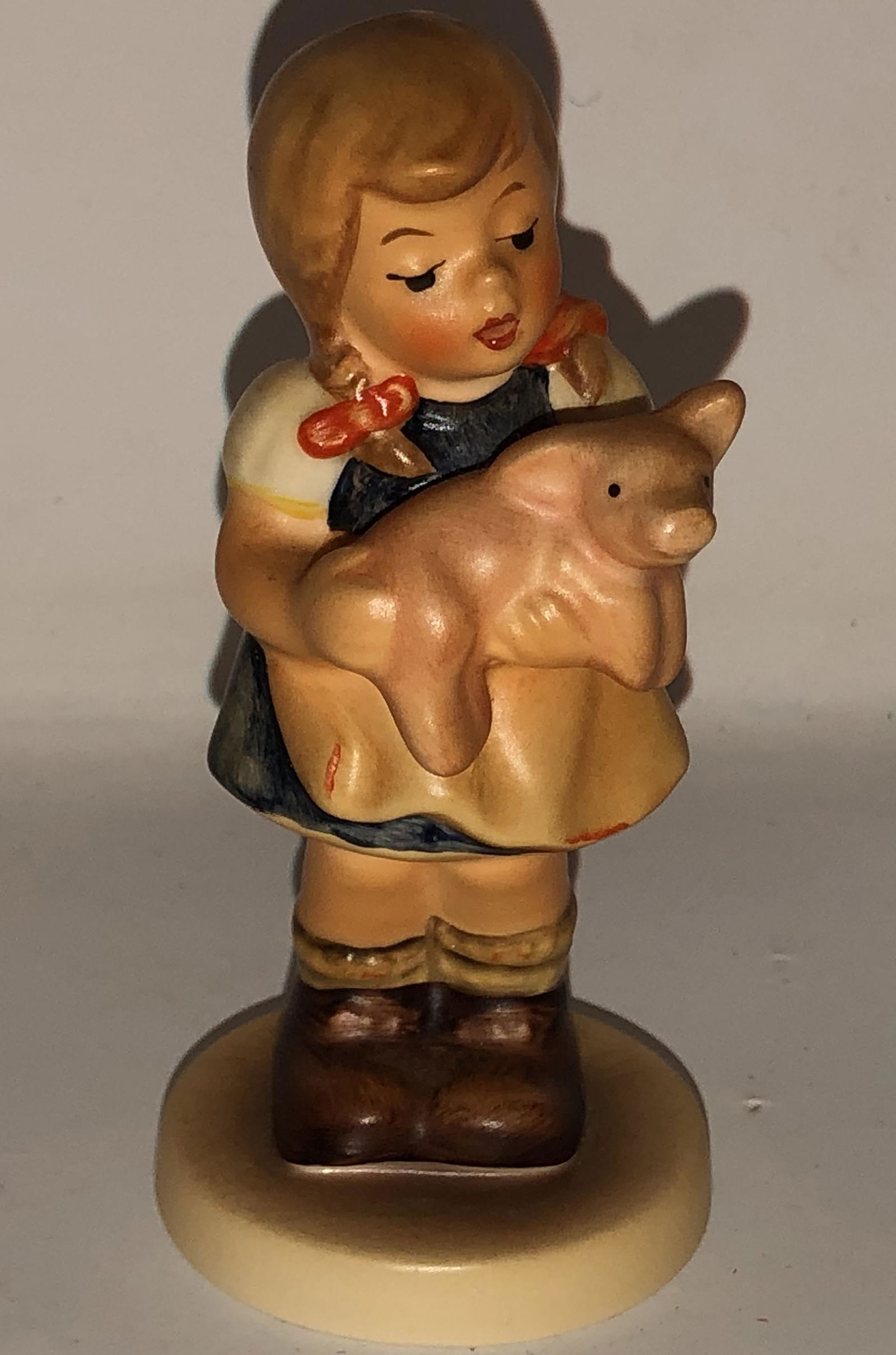 Vintage Feather Friends HUMMEL GOEBEL W Gerany 344/1956 1: Description: Vintage Feather Friends HUMMEL GOEBEL W Gerany 344/1956 1 , see bottom for markings. Approximate . Measurements: 4.5 x 4 x 3.5 inches. Materials: porcelain.