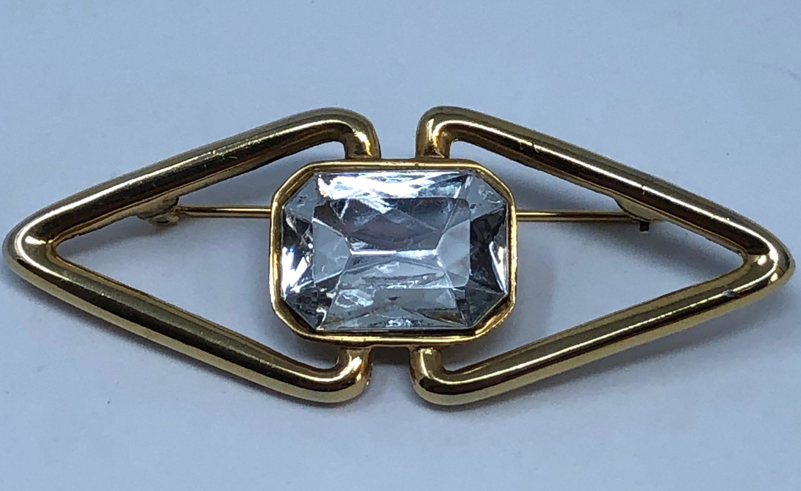 Alice Caviness crystal Brooch: Description: Alice Caviness crystal Brooch . Measurement approximate: 4"w Material: crystal glass