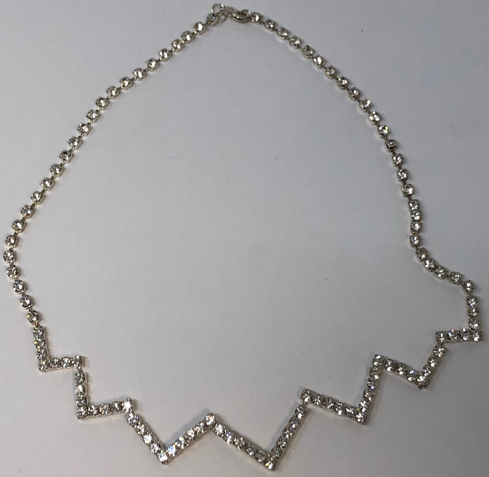 Gorgeous Vintage Alice Caviness Rhinestone necklace: Description: Gorgeous Vintage Alice Caviness Rhinestone necklace. Measurement approximate: Material: Rhinestone