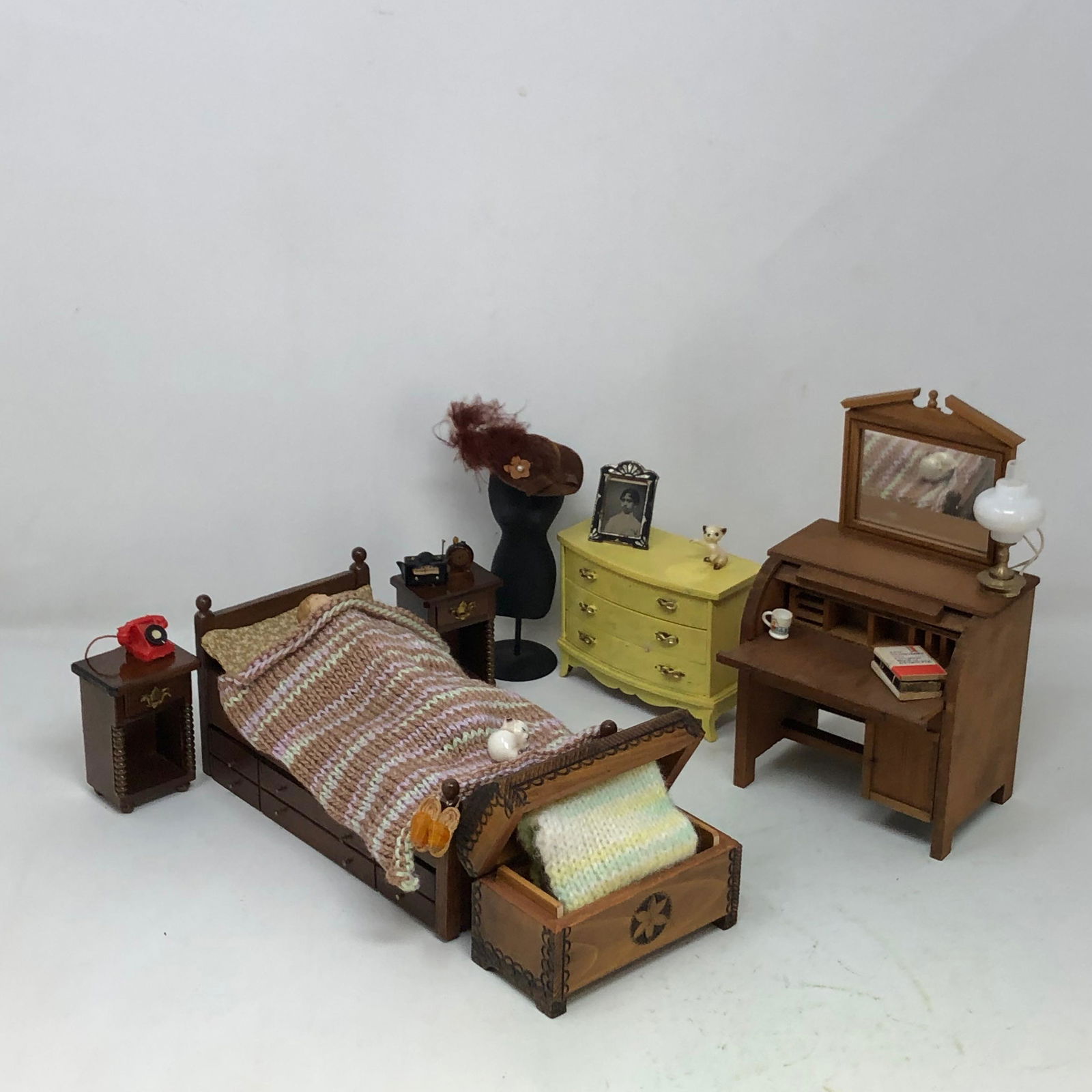 Vintage  Dollhouse SHACKMAN 6PC Bedroom Furniture (1 of 11)