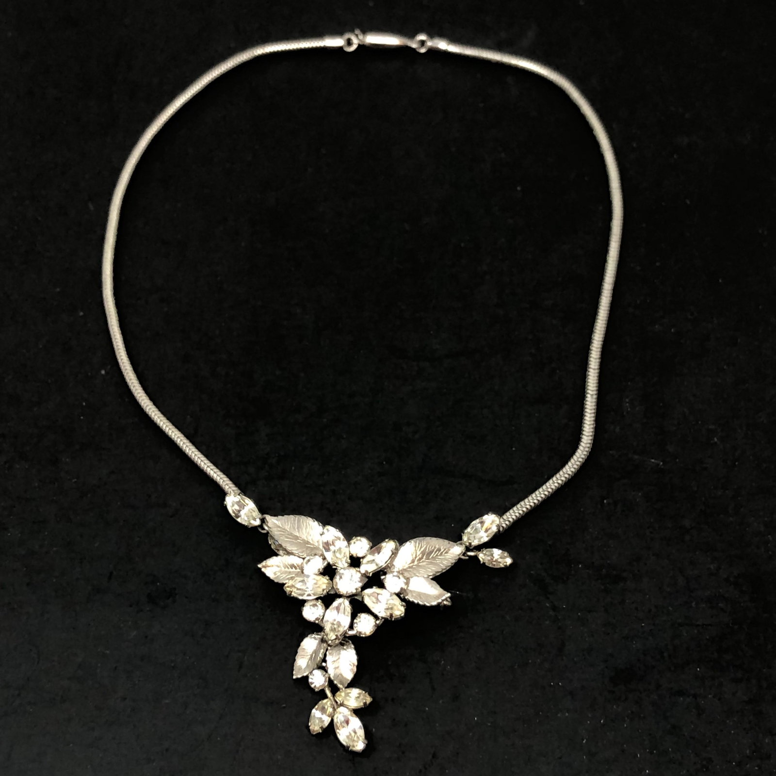 14" Silvertone Leaf Sparklestones Cluster Necklace (1 of 3)