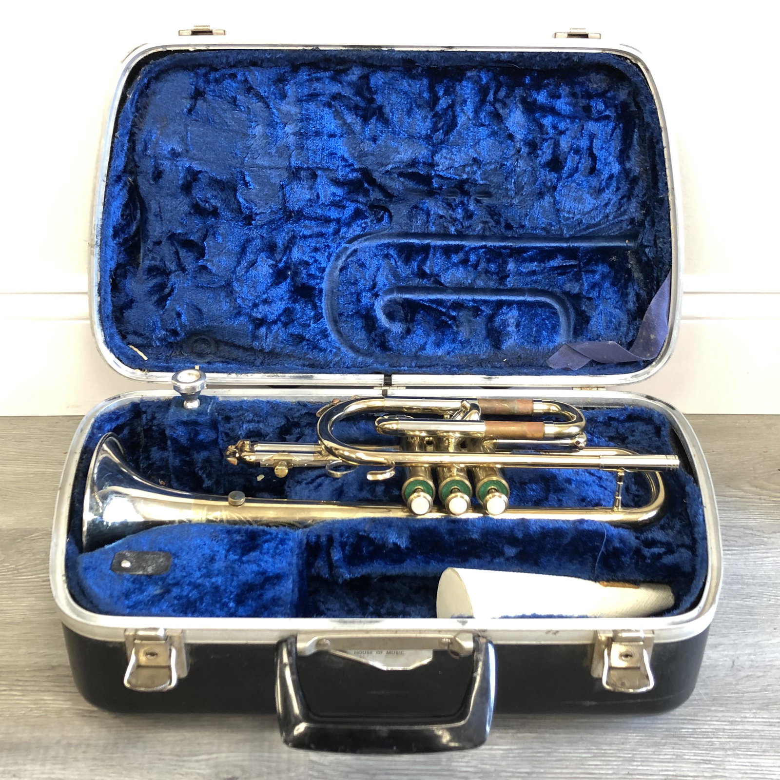 Vintage VOX 55 Trumpet w/ Case: Description: Vintage VOX 55 Trumpet w/ Case. Serial Number: 8835 Measurement: 17"l x 6"w Material: Brass. This item has a reserve price.