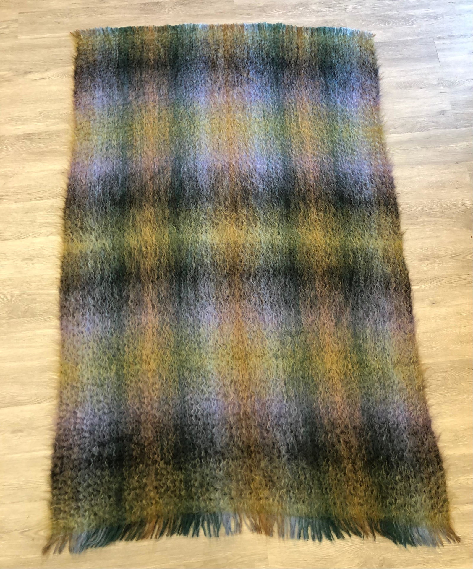 PETER MACATHUR & CO LTD SCOTLAND SCARF: Description: PETER MACATHUR & CO LTD SCOTLAND SCARF. Measurement approximate: 75"l x 48" Material: Wool 100%. This item has a reserve price.