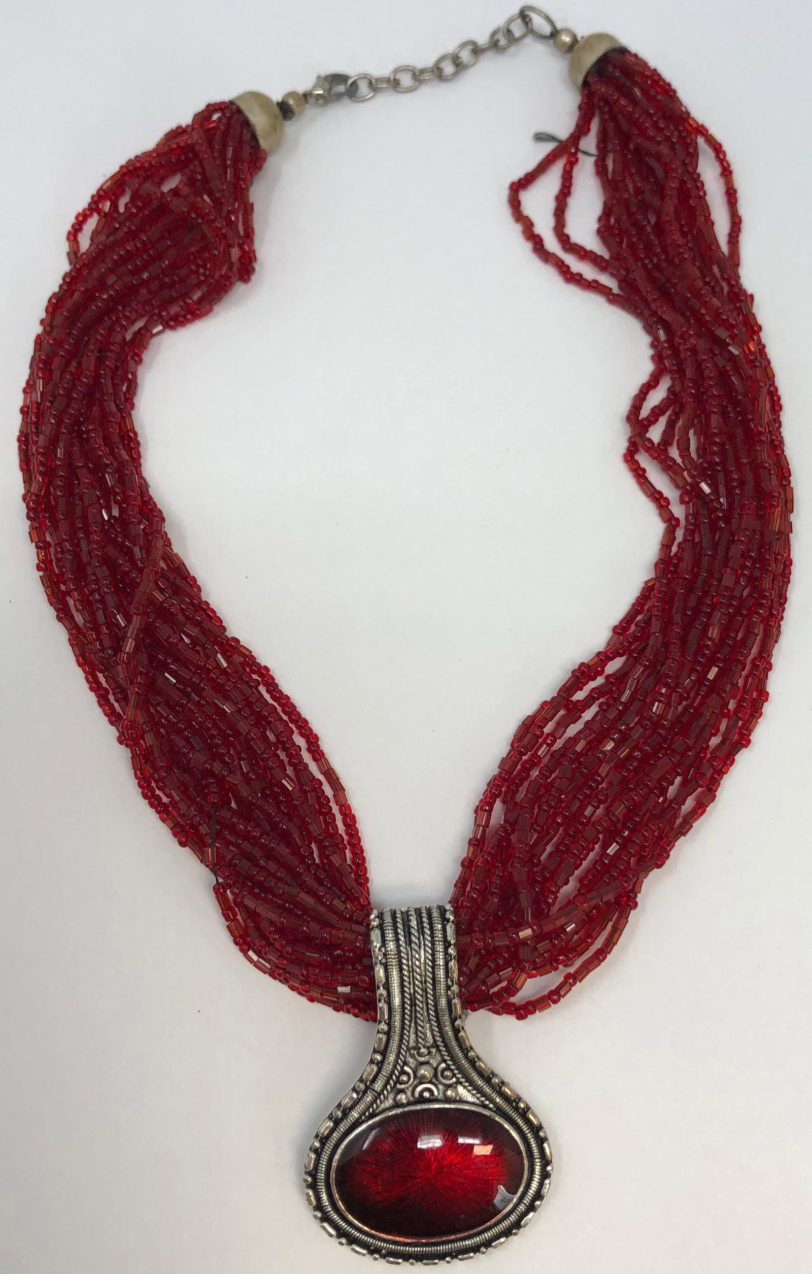 Gorgeous Vintage Alice Caviness Ruby style necklace: Description: Gorgeous Vintage Alice Caviness Ruby style beaded stone necklace . Measurement approximate: 24"l Material: silver tone/ ruby style semi-precious stones. This item has a reserve price.