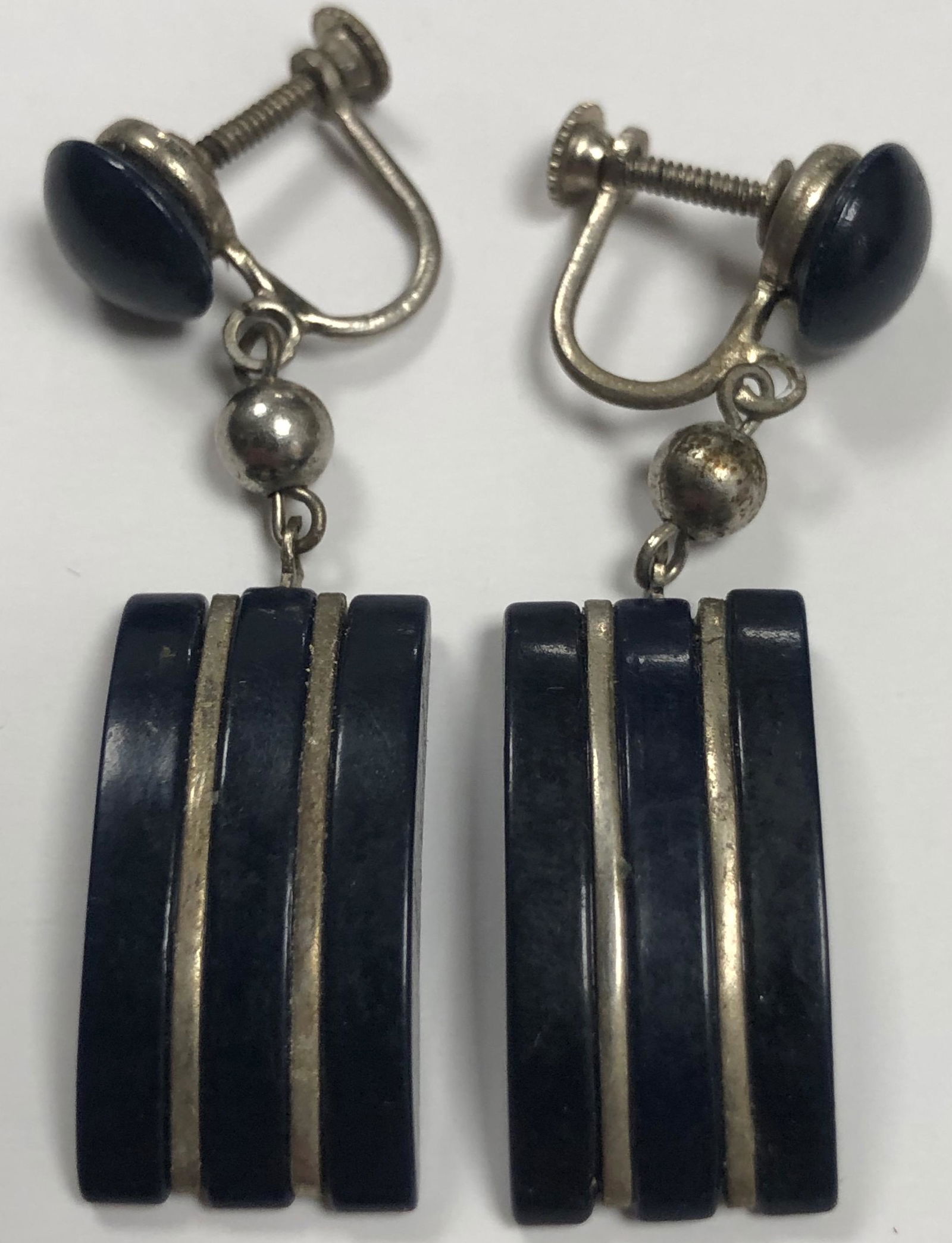 Vintage Black Bakelite Clip on Ear Rings: Description: Black Bakelite Clip on Ear Rings. Measurement approximately: 1.5” H. Material: Bakelite, Metal.