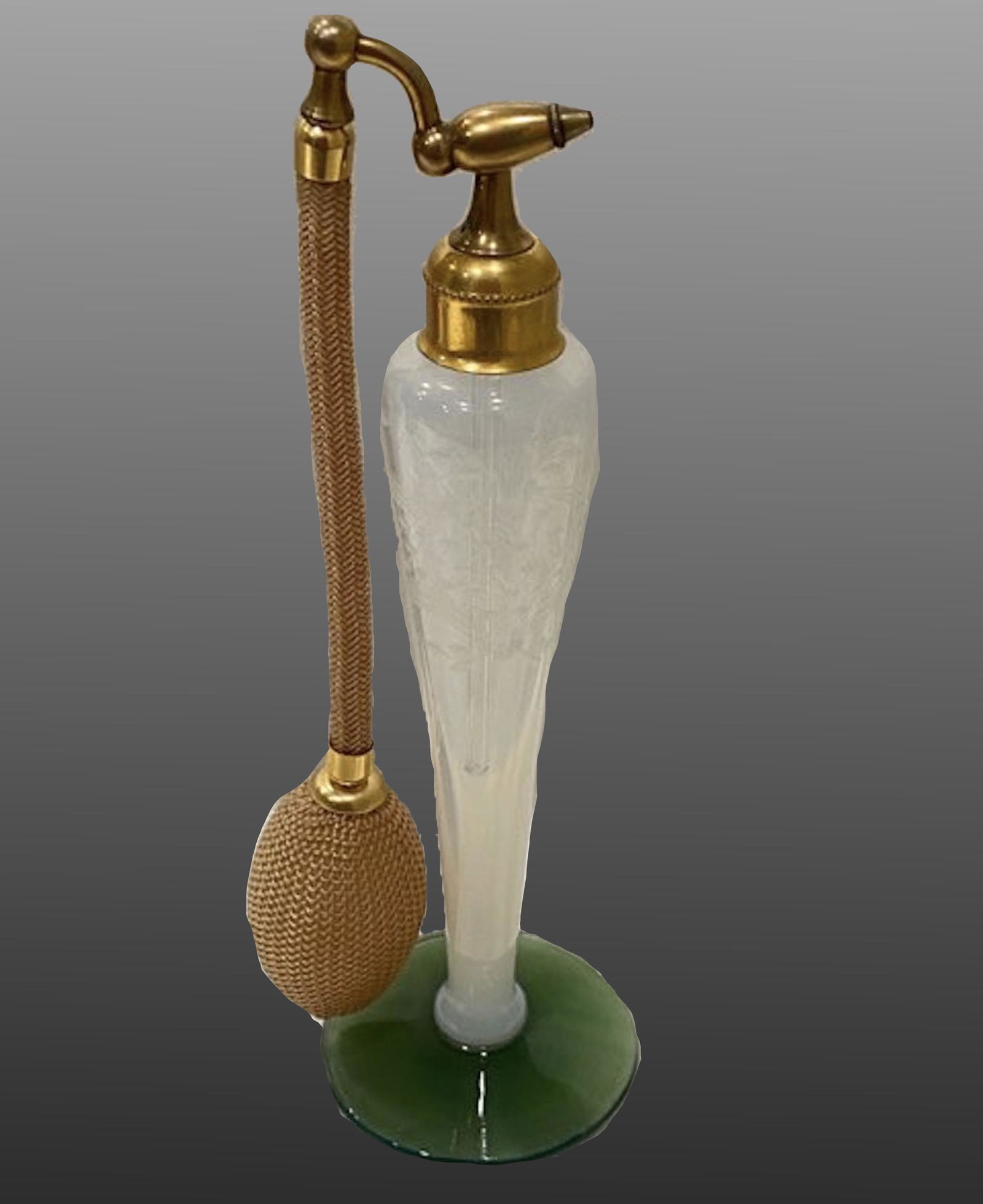 1920's DeVilbiss Perfume Atomizer Bottle 8 H (1 of 2)