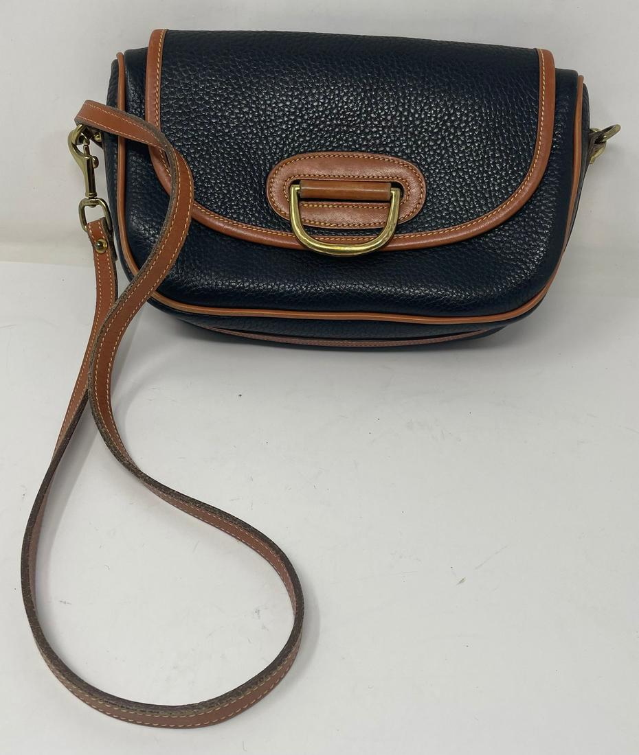 Vintage Dooney & Bourke Hand bag: Description: Vintage Dooney & Bourke Hand bag. Measurement approximate: Material: Leather
