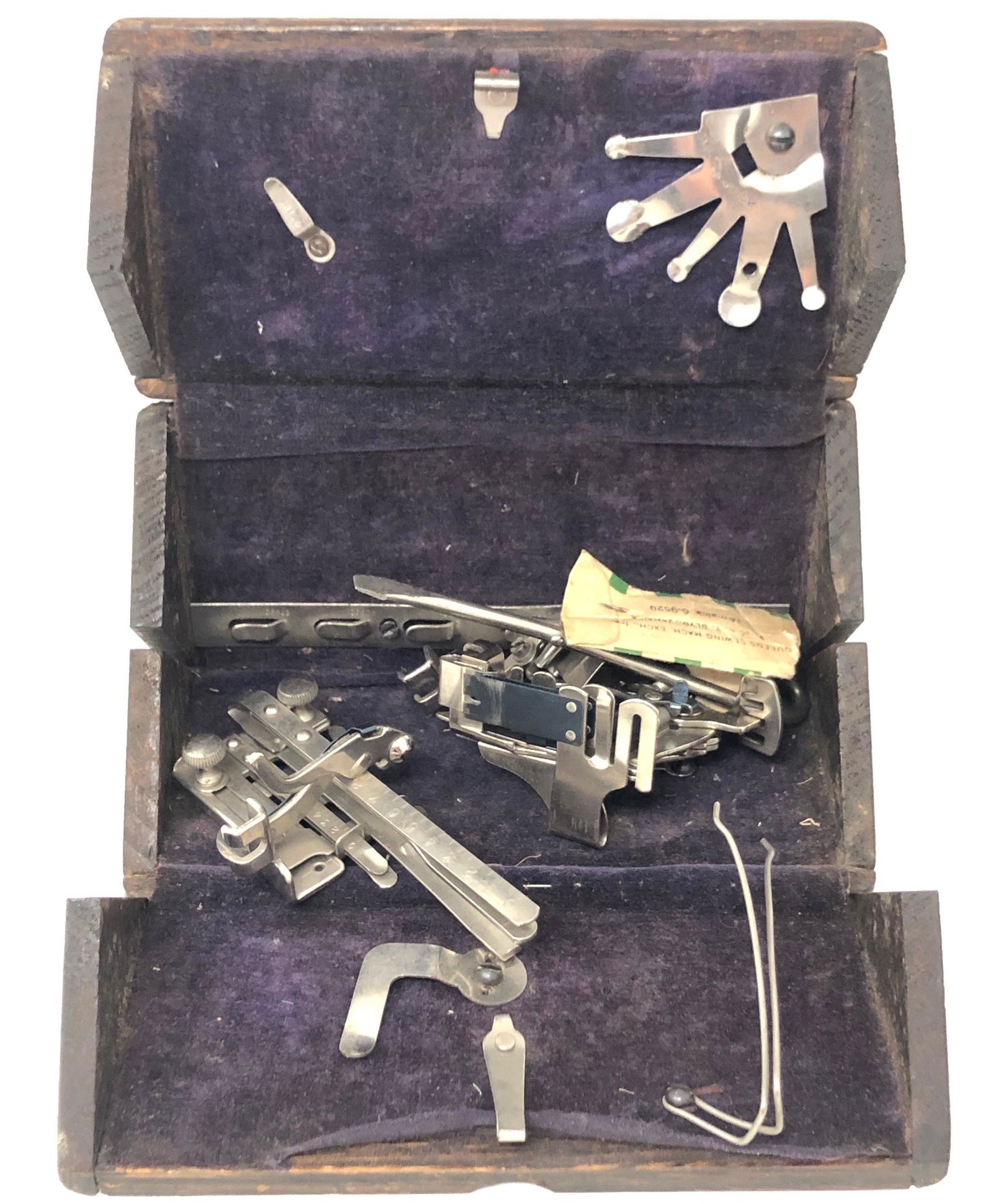 Antique SINGER 36583 Sewing Kit in Wooden Box (1 of 7)