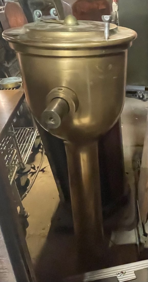 Large antique Nautical Steering Wheel Pedestal/ Heavy: Description: Large antique Nautical Steering Wheel Pedestal/ HeavyMeasurement approximate: 38 x 11 InchesMaterial: Brass