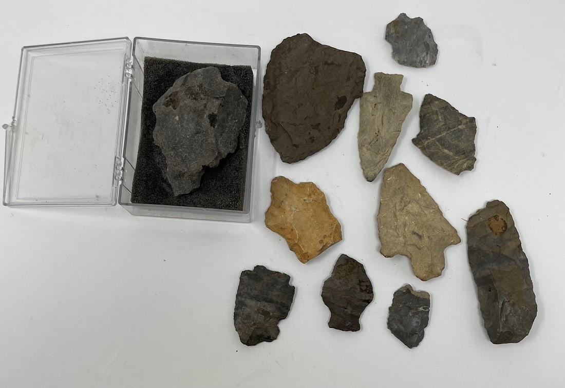 11 Antique Native American Indian Arrow Heads: Description: set 11 Antique Native American Indian Arrow heads; Material: Stone; Measurement approximate: 2 Inches â€“ 3 Inches in length