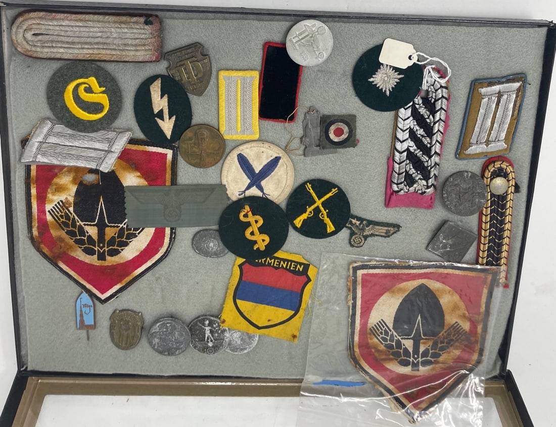 WW1 and WWII Wide Collection assorted German Military Badges (1 of 5)