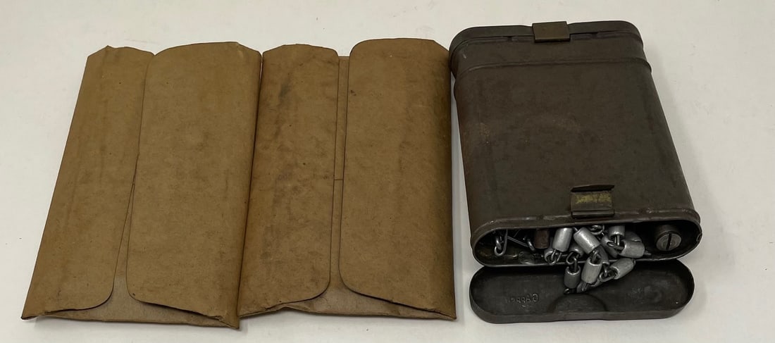WWII WEHRMACHT K98 MILITARY RIFLE CLEANING KIT AND MORE ARMY ACCESSORIES: Description: WWII WEHRMACHT K98 MILITARY RIFLE CLEANING KIT AND MORE ARMY ACCESSORIES