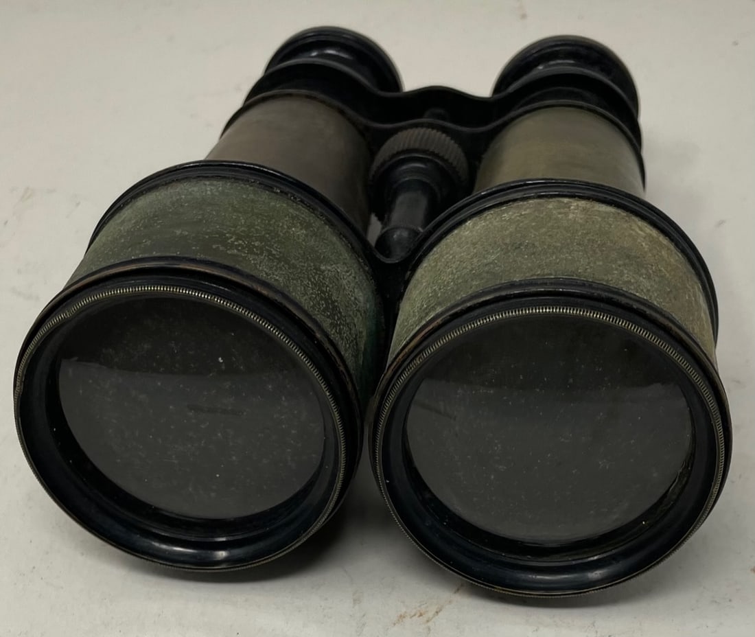 WWII GERMAN BINOCULARS (1 of 8)