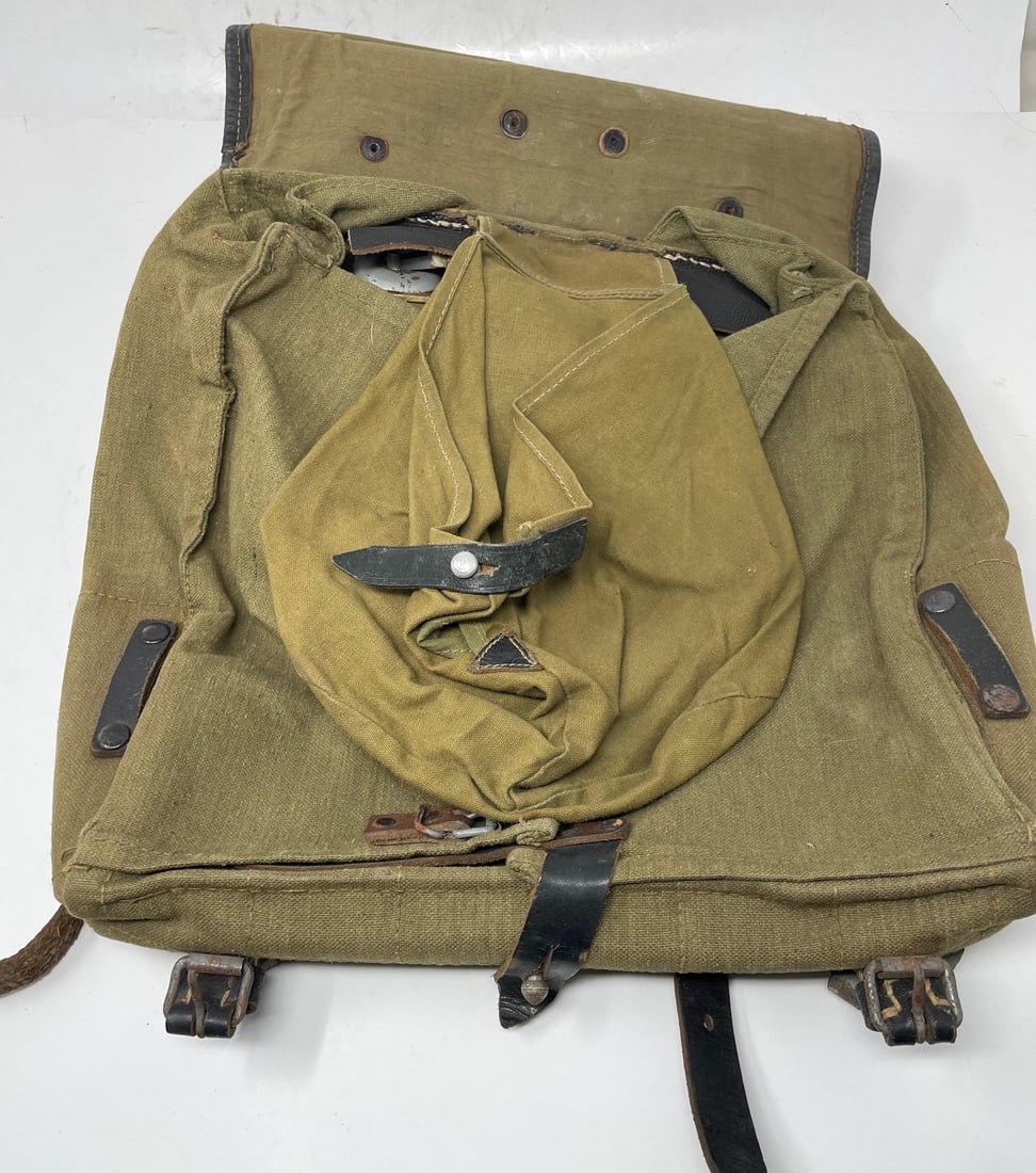 WWII GERMAN ARTILLERY PERSONNEL PONY FUR BACKPACK WITH SHOULDER STRAPS (1 of 5)