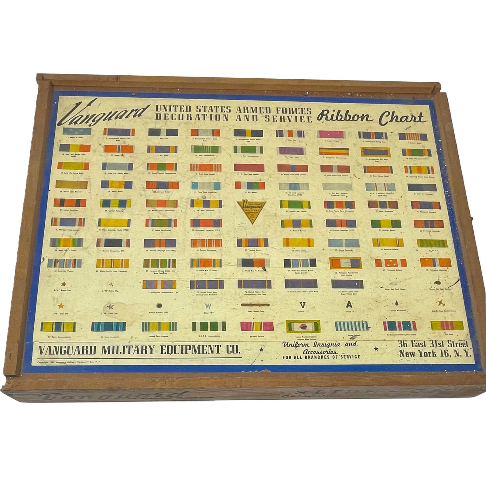 UNITED STATES ARMED FORCES RIBBON CHART/ BOX WITH DRAWS. Uniform insignia and accessories for all (1 of 11)