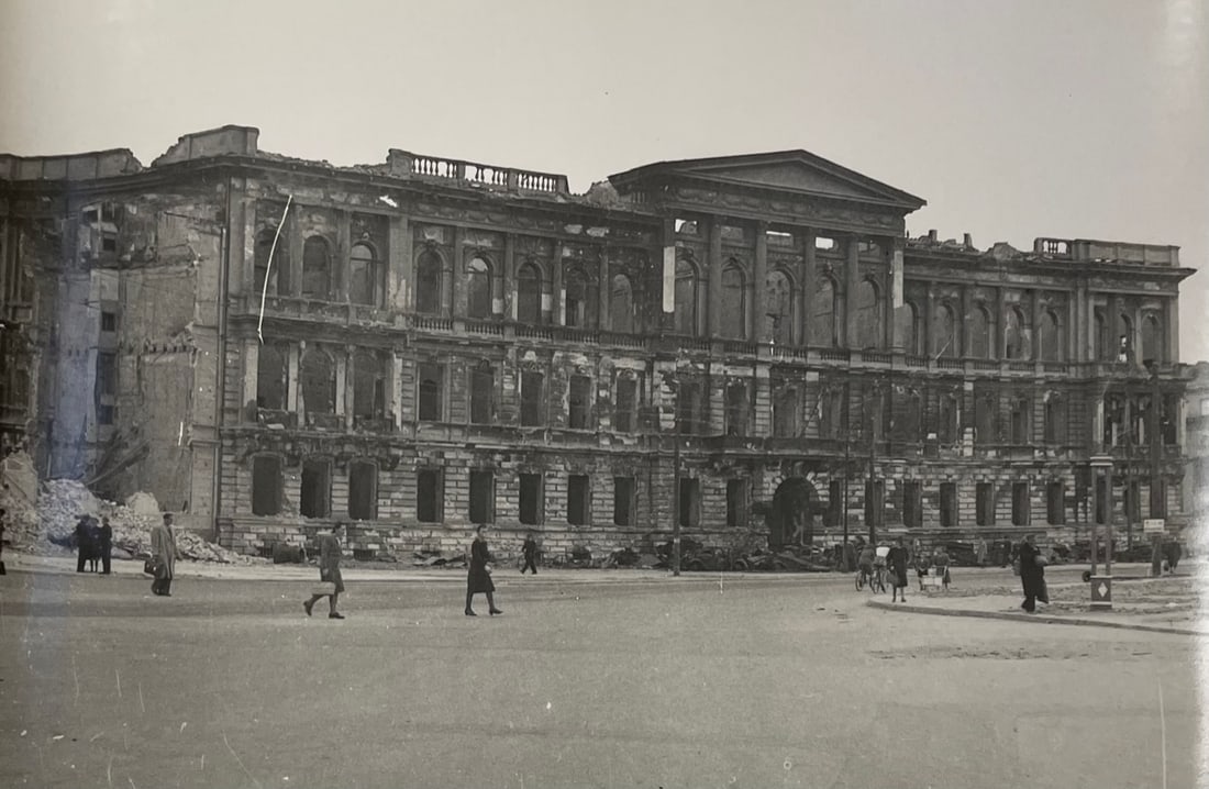 Original picture Post WWII Berliner Museum, Rear view / COPYRIGHT ATELIER BADEKOW: Description: Original picture Post WWII Berliner Museum, Rear view / COPYRIGHT ATELIER BADEKOW