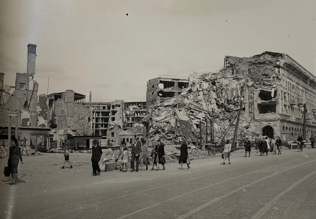 Original picture post WWII Potzdamer Strasse / COPYRIGHT ATELIER BADEKOW: Description: Original picture post WWII Potzdamer Strasse / COPYRIGHT ATELIER BADEKOW